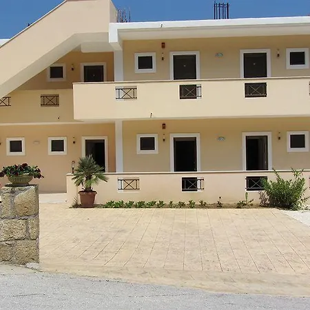 Levantino & Apartmanhotel 3*